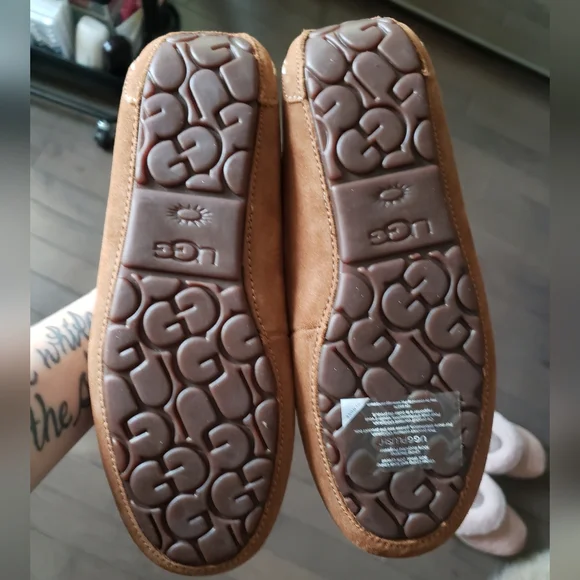 UGG Womens Ansley Slipper - Picture 2 of 3